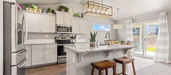 Modern Caldwell Home | Hot Tub + Sauna | Near Nampa & Boise | Sleeps 10