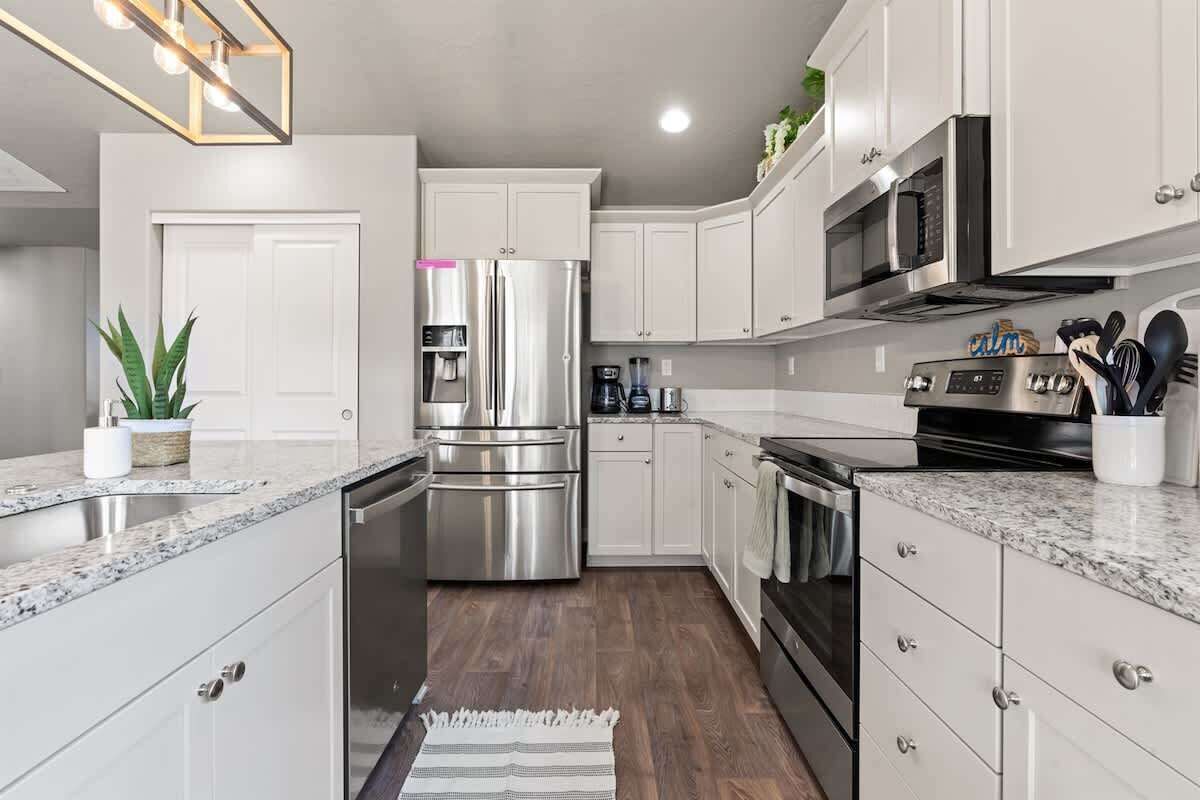 Refrigerador, microondas, horno, placa de cocina