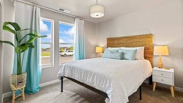 3 bedrooms, desk, iron/ironing board, travel crib