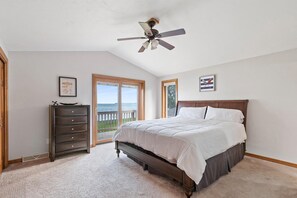 3 bedrooms, in-room safe, free WiFi, bed sheets