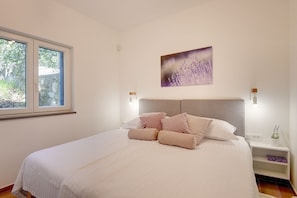 2 bedrooms, desk, free WiFi, bed sheets