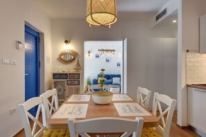 Dining - Cottage only 20 meters from the beach (Premantura)