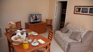 Apartment | 1 bedroom, WiFi (free), bed sheets - Ar Peoch - Studio (Rochefort-en-Terre)