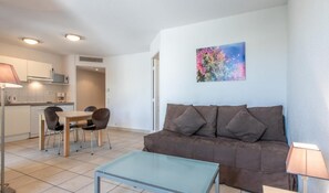 Apartemen | 2 kamar tidur, setrika/meja setrika, Wi-Fi gratis, dan seprai linen