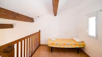 Apartment | 2 bedrooms, free WiFi, bed sheets