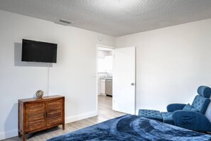 1 bedroom, iron/ironing board, free WiFi, bed sheets - 470 SW 7th st - Apt 47 · Spacious 1BR – Walk to City Centre + Free Parking (Miami)