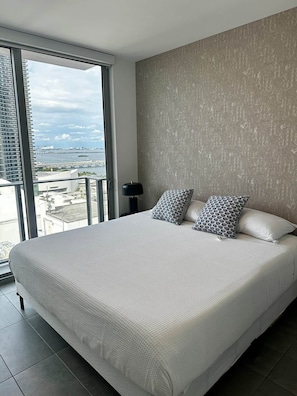 2 dormitorios, tabla de planchar con plancha, wifi gratis y ropa de cama