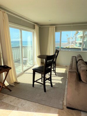 Smart TV - Beachside condo #B with 2bd /2 bath (Carlsbad)