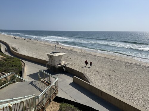 Beachside condo #B with 2bd /2 bath