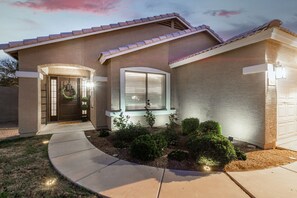 Exterior detail - NEW! POOL, UPDATED & MINUTES FROM State Farm STADIUM. (Glendale)