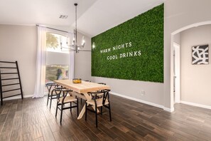 Dining - NEW! POOL, UPDATED & MINUTES FROM State Farm STADIUM. (Glendale)