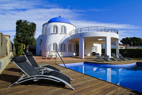 Pool. Villa SANTORINI