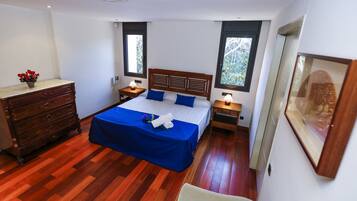 4 dormitorios, tabla de planchar con plancha, wifi gratis y ropa de cama