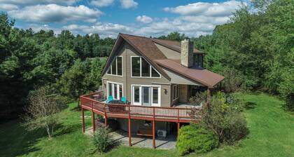 Cabin in the woods, hot tub, pool table, fire pit, swing set