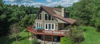 Cabin in the woods, hot tub, pool table, fire pit, swing set
