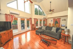 Smart TV, lareira, videogames, DVD player