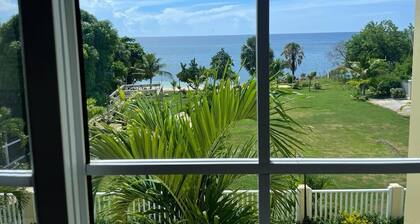 Westmore Beach Villa - Self-contained Luxury Villa on the beach