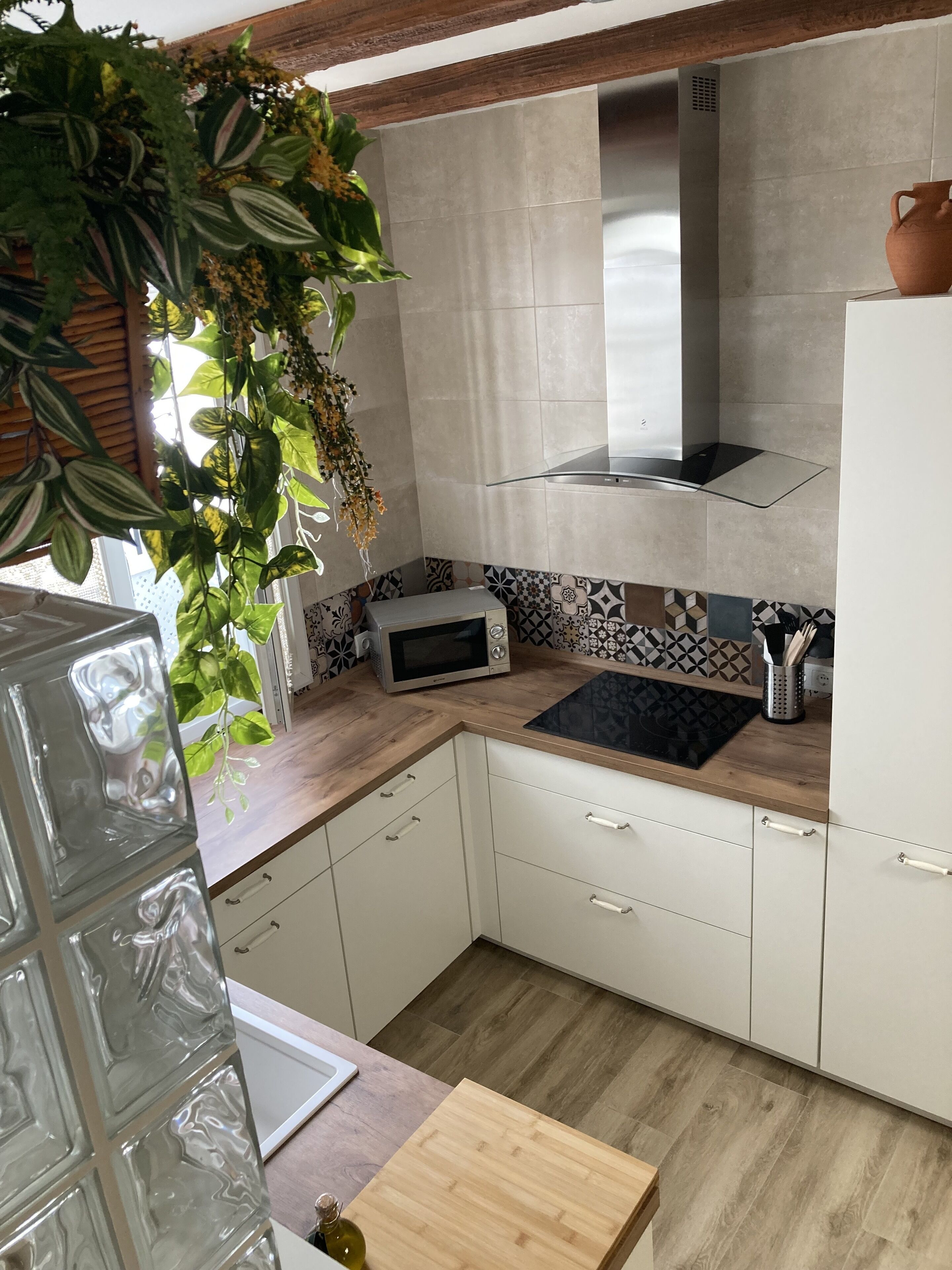 Fridge, stovetop, electric kettle, toaster