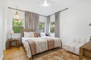 6 bedrooms, iron/ironing board, WiFi, bed sheets - Bouldin 6 bedroom with heated pool (Austin)