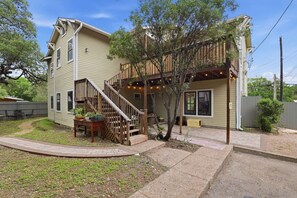 Exterior - Bouldin 6 bedroom with heated pool (Austin)