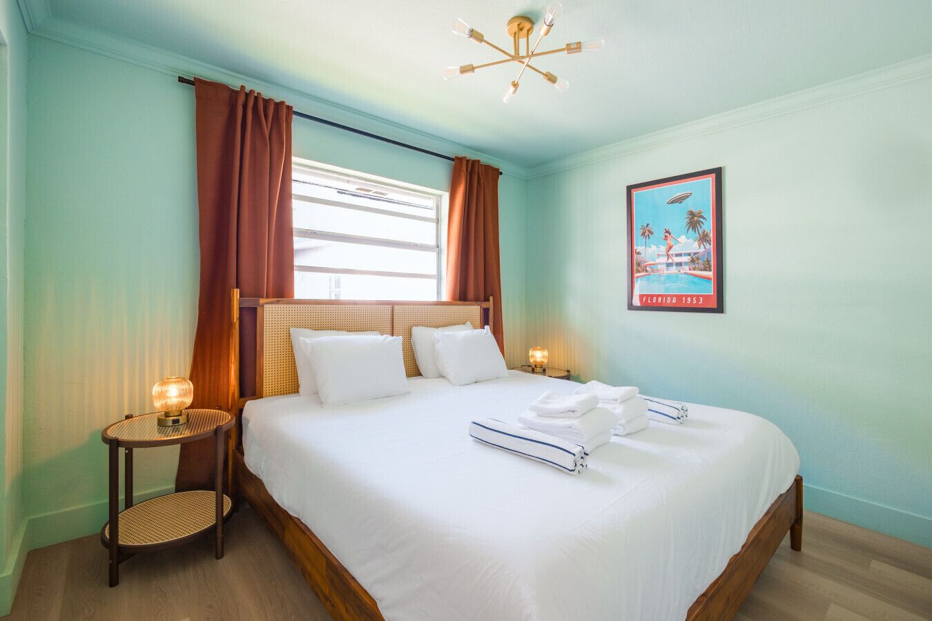 2 habitaciones, escritorio, tabla de planchar con plancha y wifi 