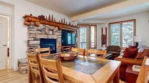 Televisión, chimenea, Netflix y reproductor de DVD 