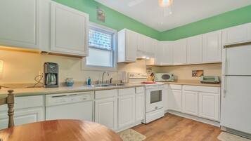 Fridge, microwave, oven, coffee/tea maker