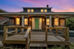 Terrace/patio - Manor and Mutts #1 (4-Bedroom Cottage) - Pets Allowed by RedAwning (Norfolk)