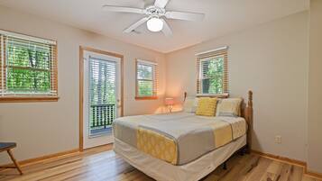 4 bedrooms, iron/ironing board, travel cot, free WiFi