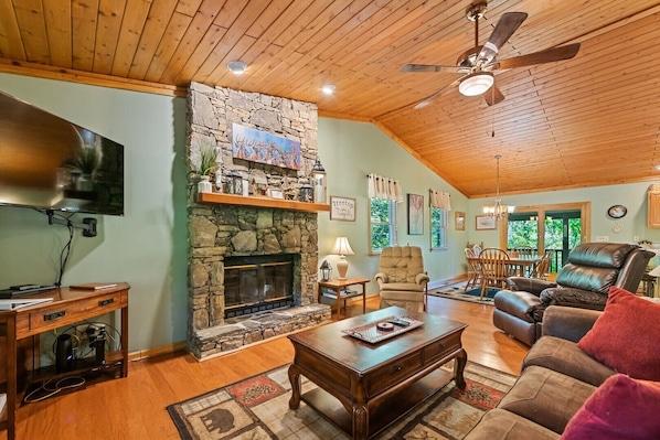 Smart TV, fireplace, table tennis