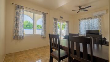 Economy Apartment | Dining room