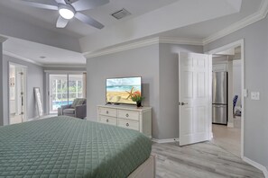 4 bedrooms, desk, iron/ironing board, travel crib