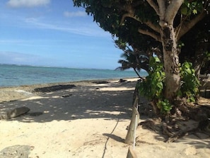 Plage, chaises longues, serviettes de plage
