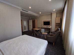 1 bedroom, in-room safe, desk, laptop workspace
