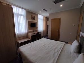 1 bedroom, in-room safe, desk, laptop workspace