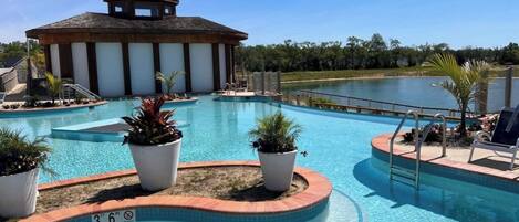 Innenpool, beheizter Pool