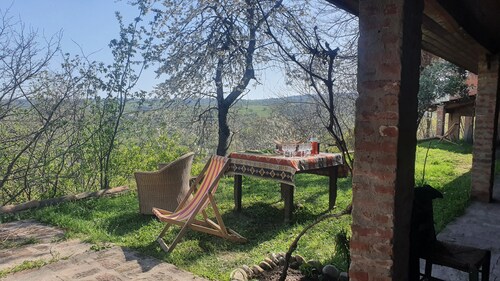 Authentic & stylish Bungalow and Artists residence in Kakheti, 2 km from Signagi