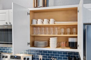 Cookware/dishes/utensils