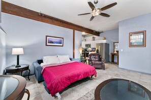 1 bedroom, desk, iron/ironing board, WiFi