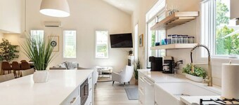 New Construction Greenport Pool House - 3 Blocks from Town