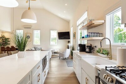 New Construction Greenport Pool House - 3 Blocks from Town