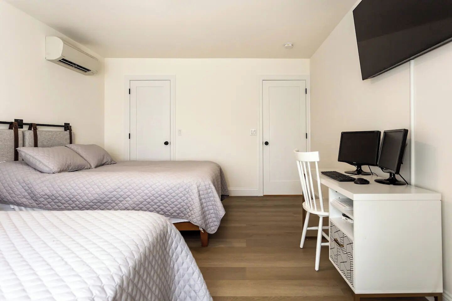 4 bedrooms, desk, travel crib, free WiFi