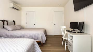 4 bedrooms, desk, travel crib, free WiFi