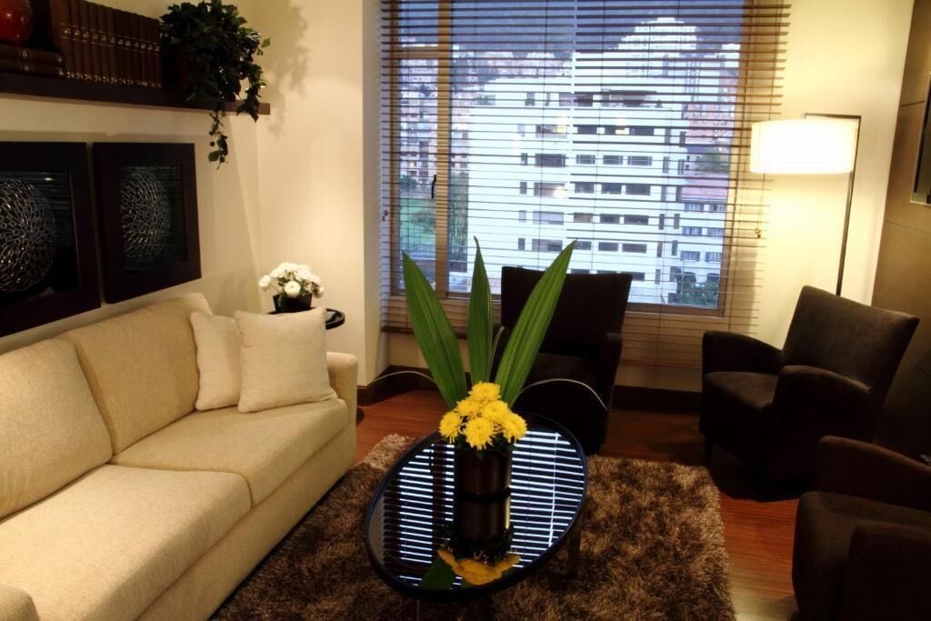 hypo-allergenic bedding, soundproofing, free wifi, bed sheets