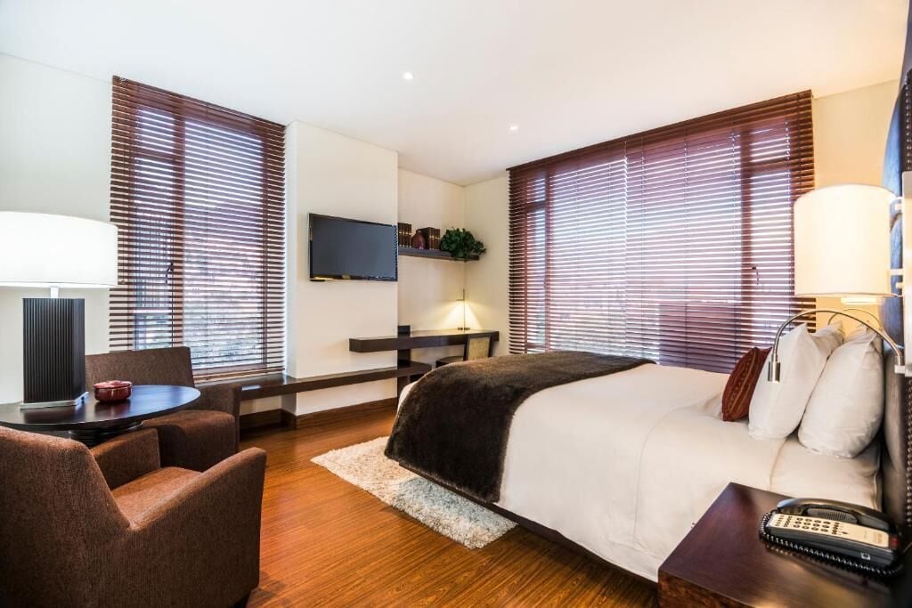 hypo-allergenic bedding, soundproofing, free wifi, bed sheets