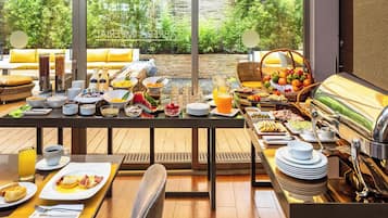 Daily buffet breakfast for a fee
