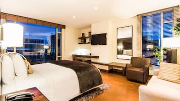 Premium Room | Hypo-allergenic bedding, soundproofing, free WiFi, bed sheets
