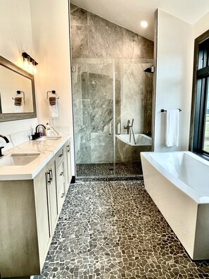 Bathtub, towels, soap, toilet paper - Sunset Ranch ~ Stunning 8 bdrm 10 bath Home on Private Dude Ranch (Belt)