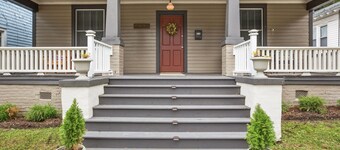 Historic Bungalow 2 Blocks from Uptown Action & 6 Blocks from ECU!