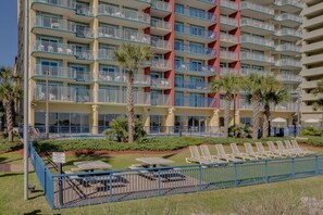 Property grounds - Southern Breeze 1 BDR  - Myrtle Beach Beautiful Efficiency Condo in Ocean Front (Myrtle Beach)
